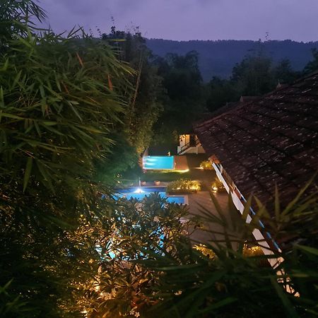 Athirapally Green Trees Athirappilly Exterior photo