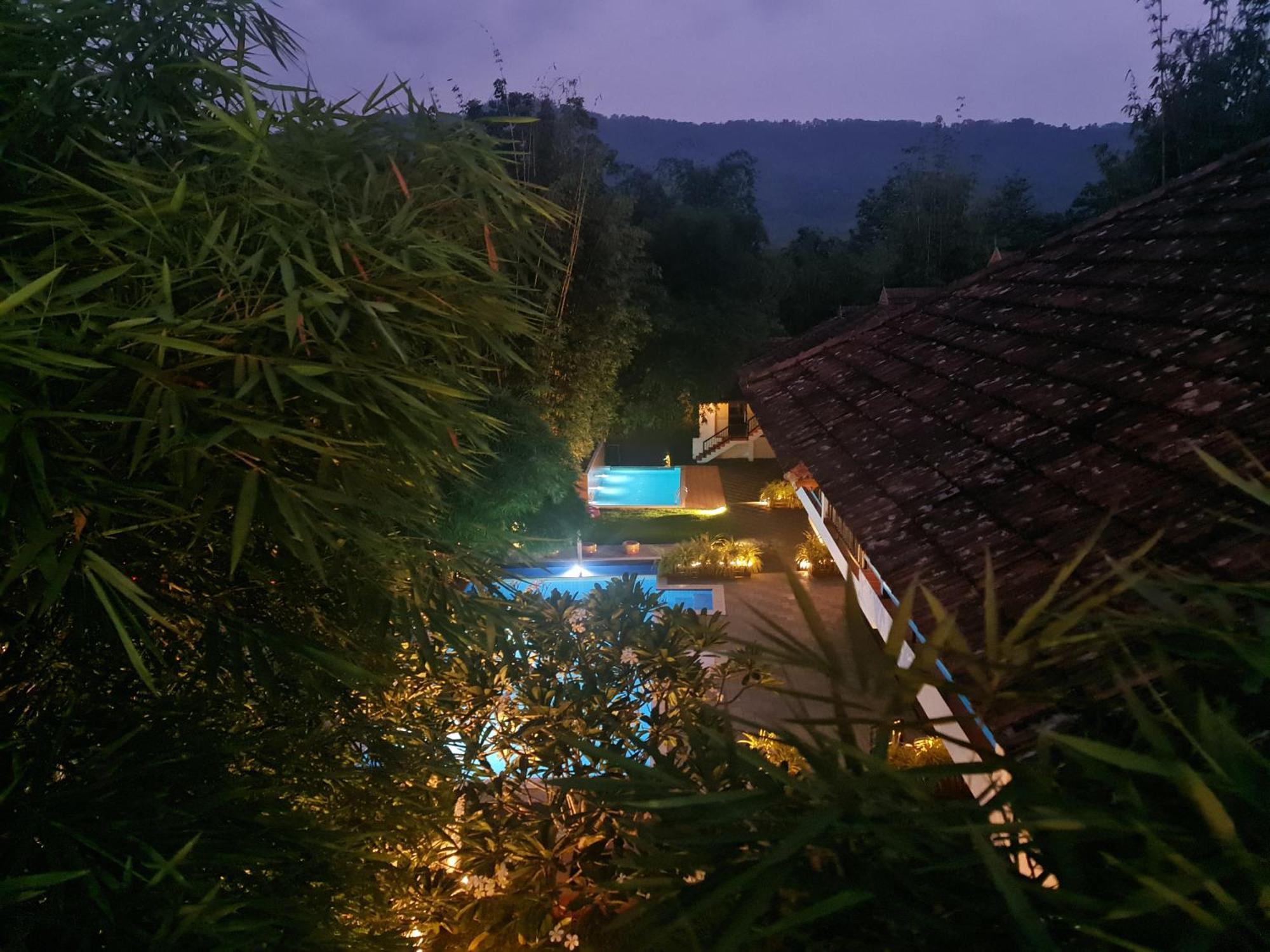 Athirapally Green Trees Athirappilly Exterior photo